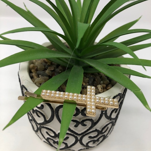 Fashion Accessory - Picture 5 of 5